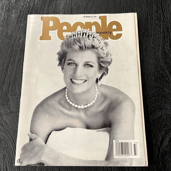 People Magazine - September 15, 1997 Princess Diana Commemorative Issue - Picture 2 of 16